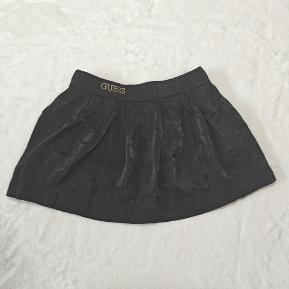 Guess‎ Size 6 Girls Kids Black Gold Shiny Metallic Logo Pleated Lined Mini Skirt - Picture 1 of 4
